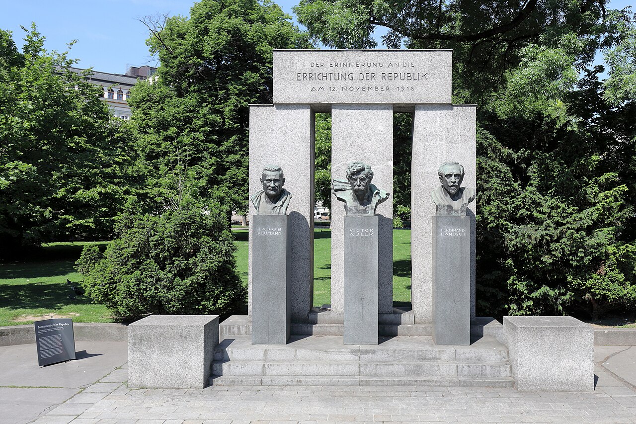 Une photographie de Denkmal der Republik