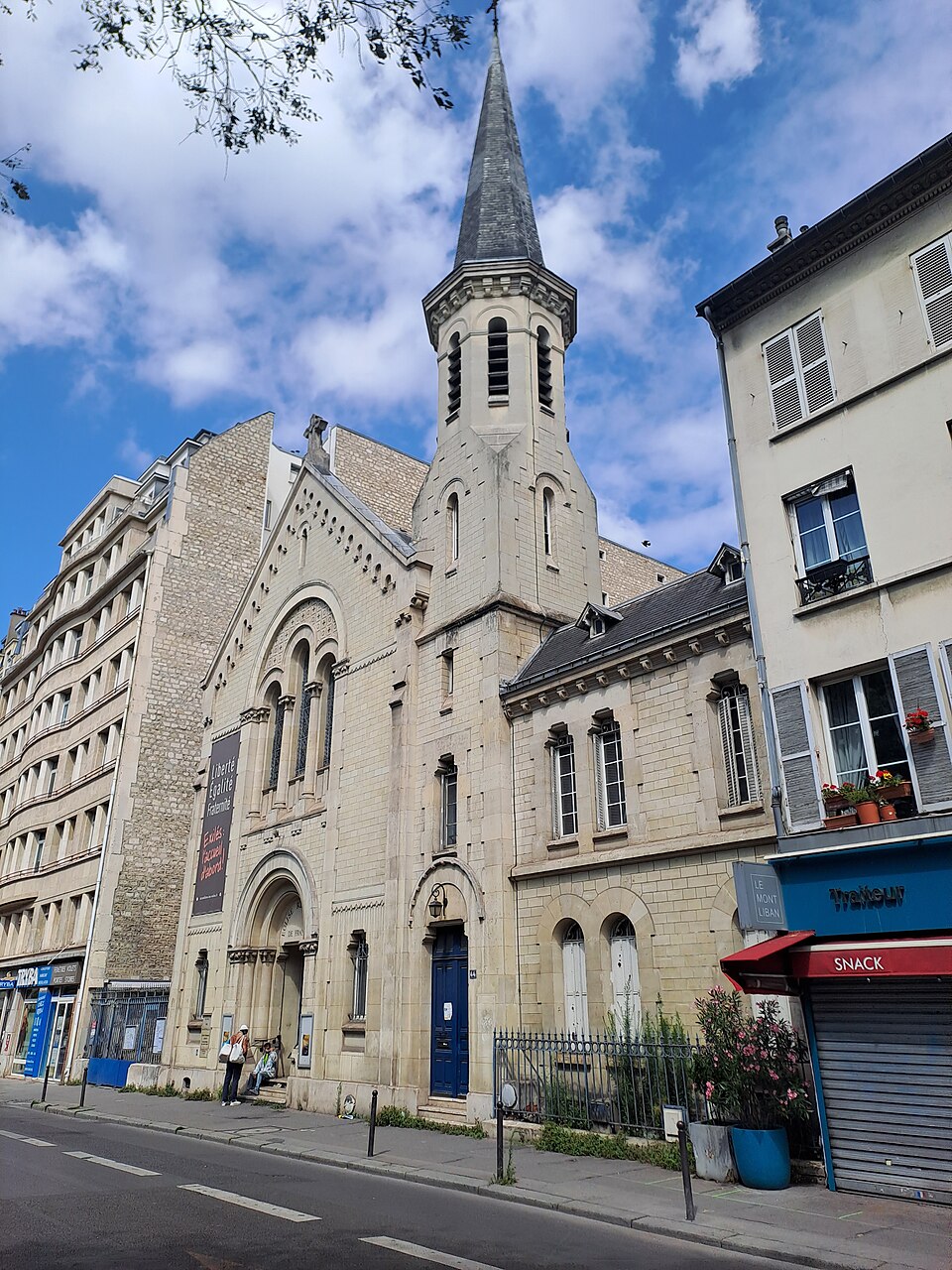 A photograph of temple des Batignolles (Paris)