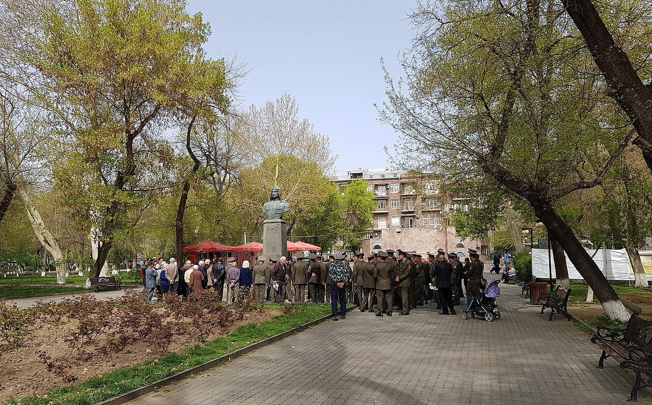 Erivan'daki Nelson Stepanyan Büstü fotoğrafı