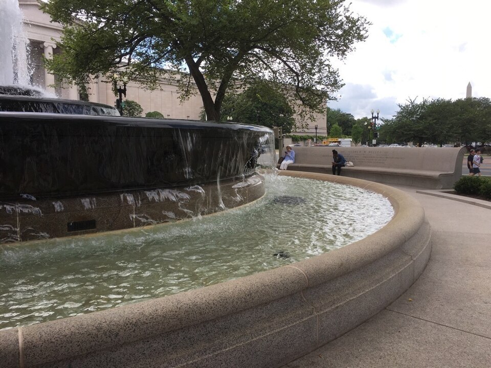 A photograph of The National Gallery