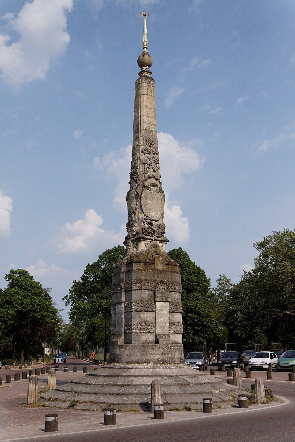 A photograph of pyramid of bois de Vincennes