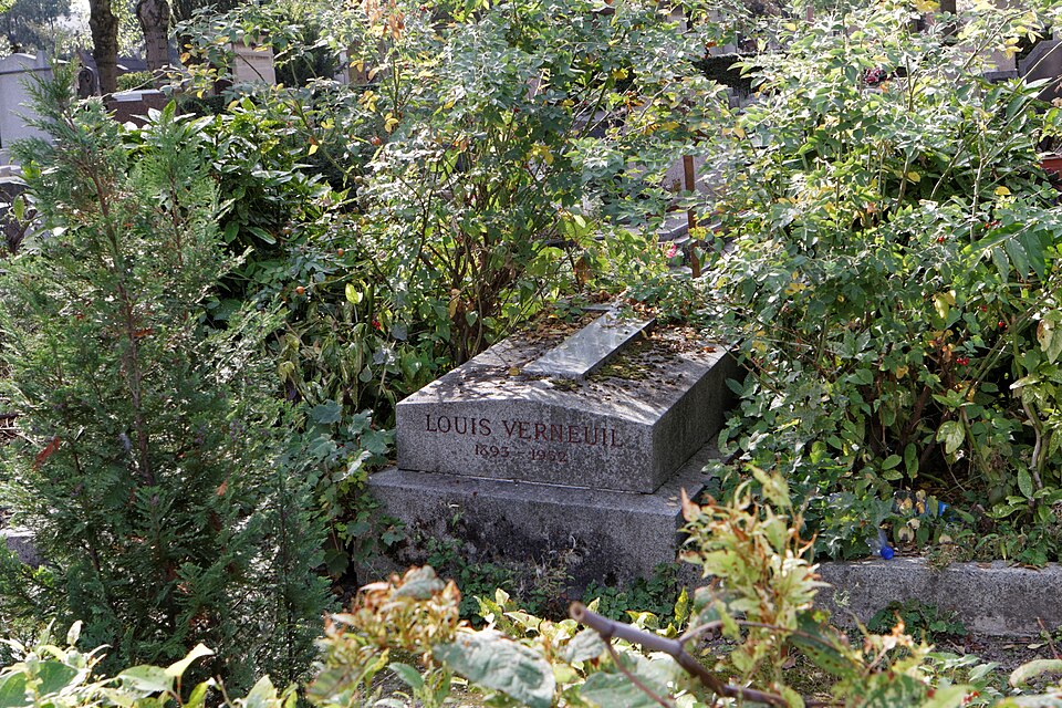 A photograph of Grave of Verneuil