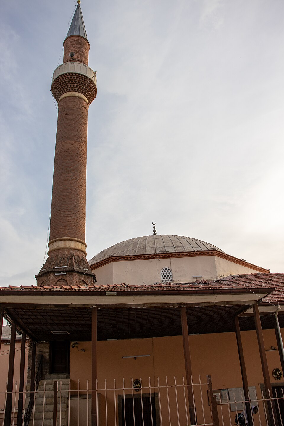 A photograph of Grand Mosque