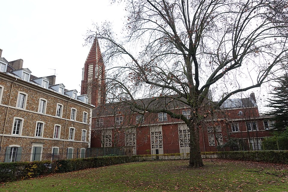 A photograph of square du Cardinal-Verdier
