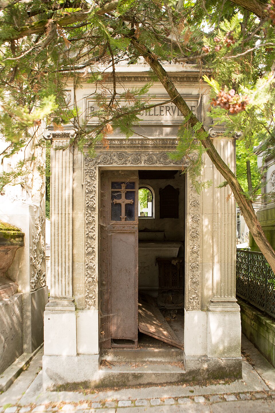 A photograph of Grave of Guillerville