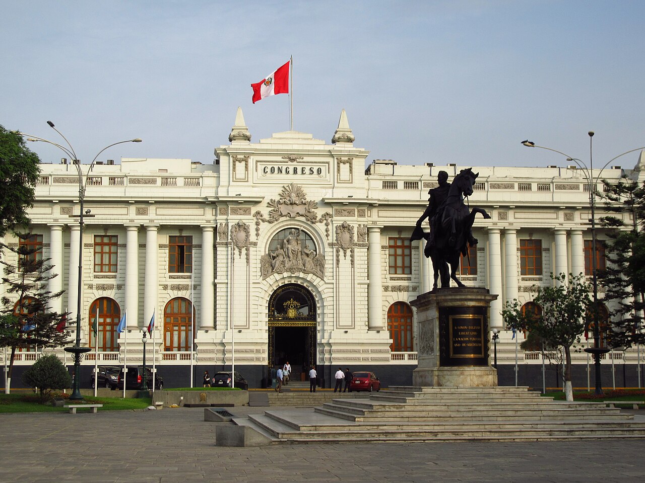 equestrian statue of Simón Bolívar