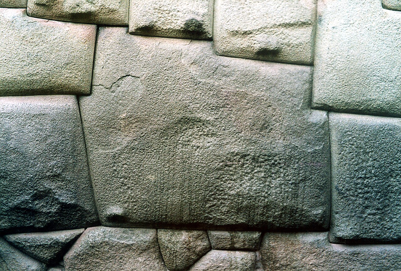 صورة Piedra de los Doce Ángulos
