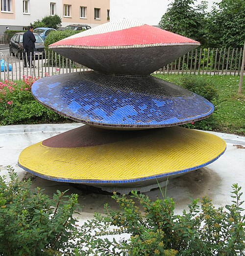Abstrakter Brunnen