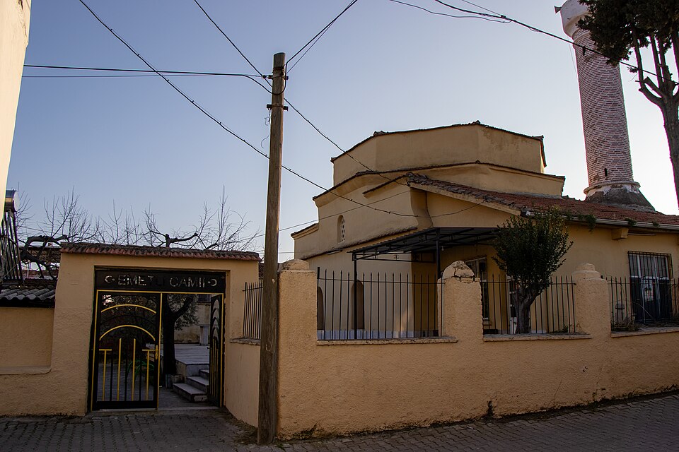 A photograph of Emetli Camii