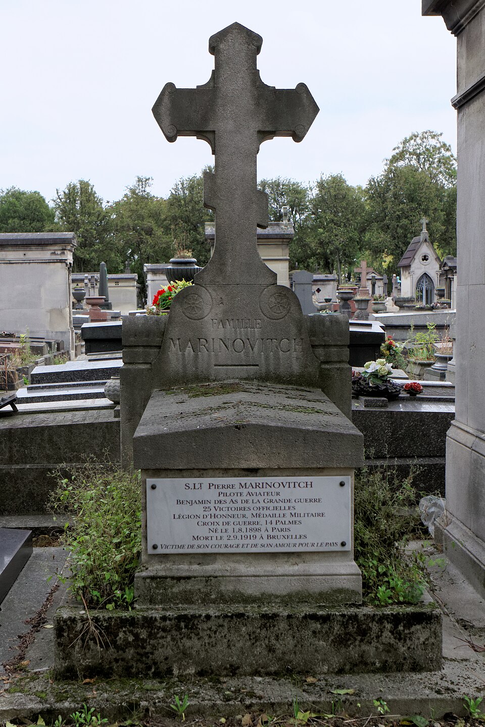 A photograph of Grave of Marinovitch