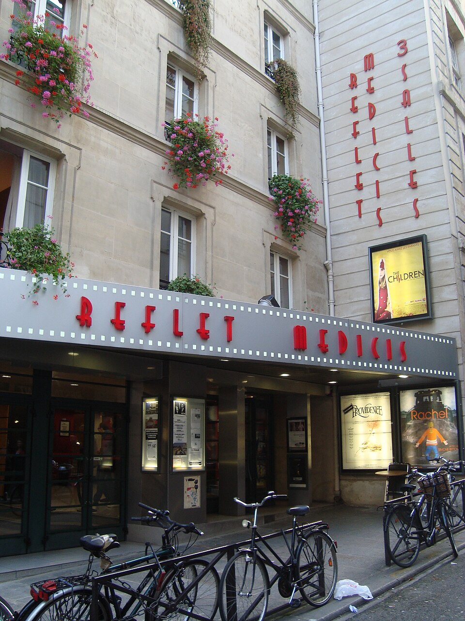 A photograph of Reflet Médicis
