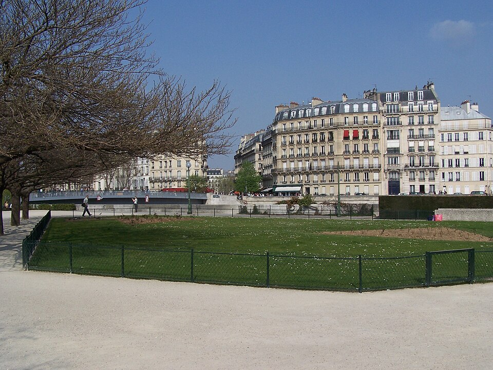A photograph of Square de l’Île-de-France