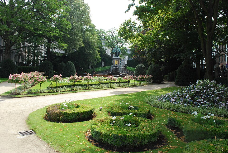A photograph of Square du Petit Sablon - Kleine Zavelsquare