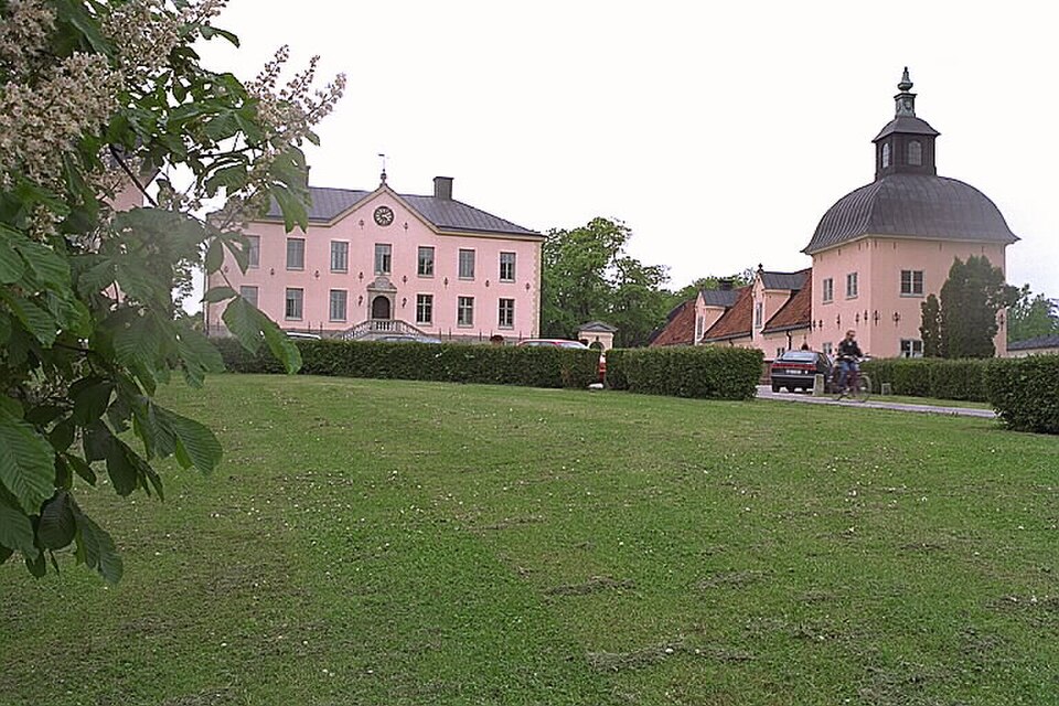 A photograph of Hässelby Castle