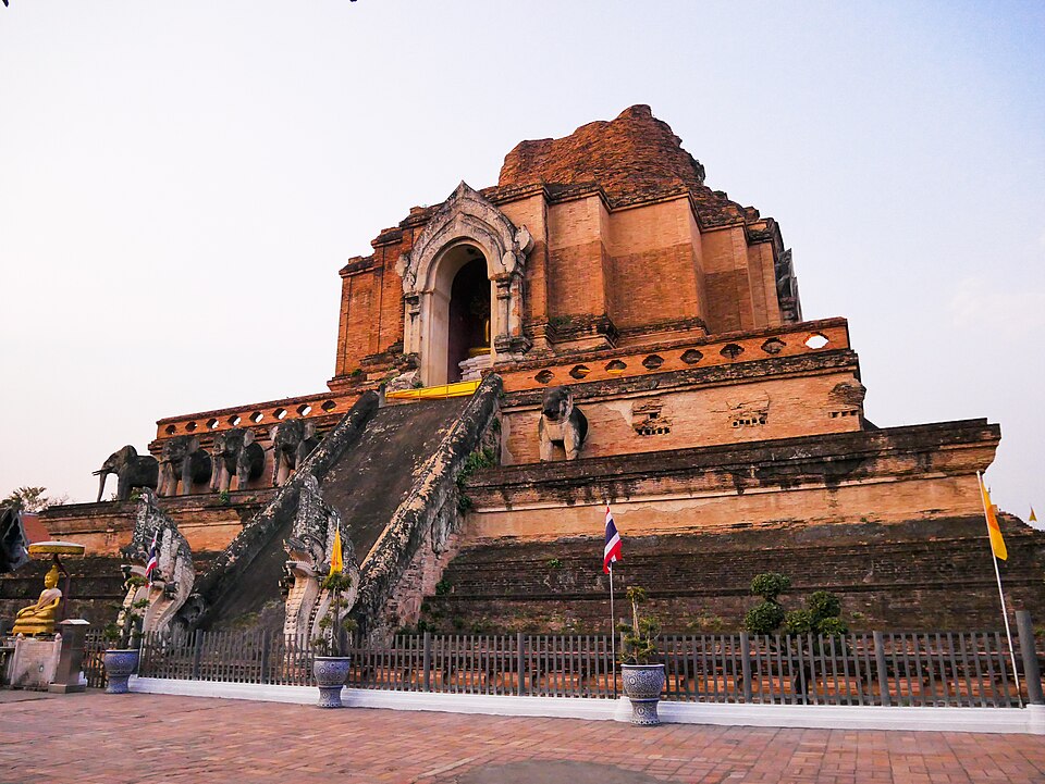 A photograph of Wat Chedi Luang