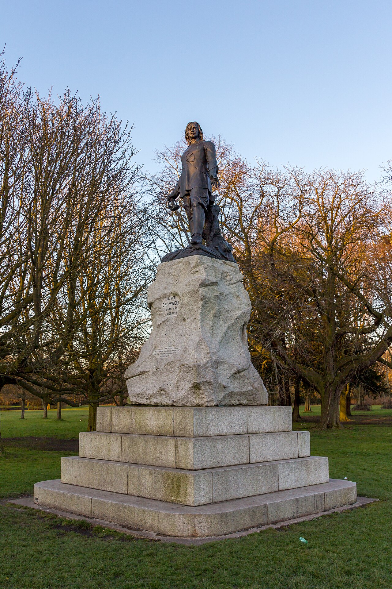 Statue of Oliver Cromwell fotoğrafı