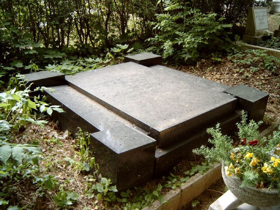 A photograph of Álmos