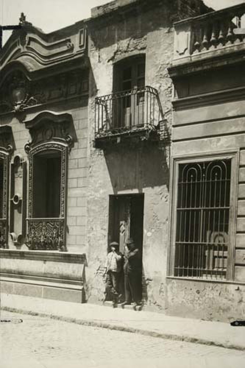 A photograph of La casa mínima