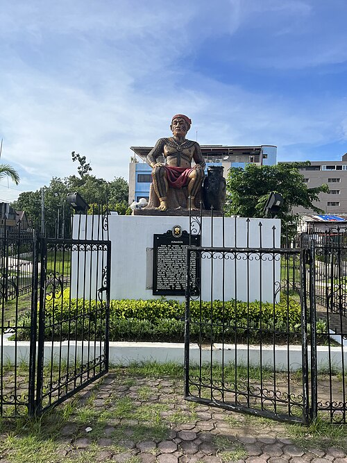 Plaza Hamabar