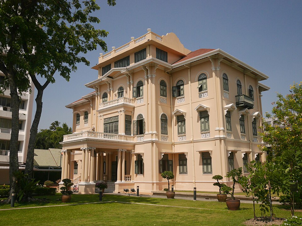 A photograph of Thewawes Palace