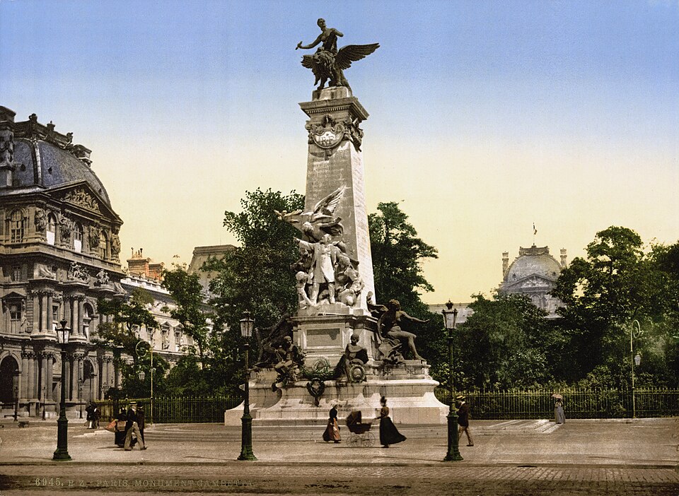 A photograph of monument to Léon Gambetta