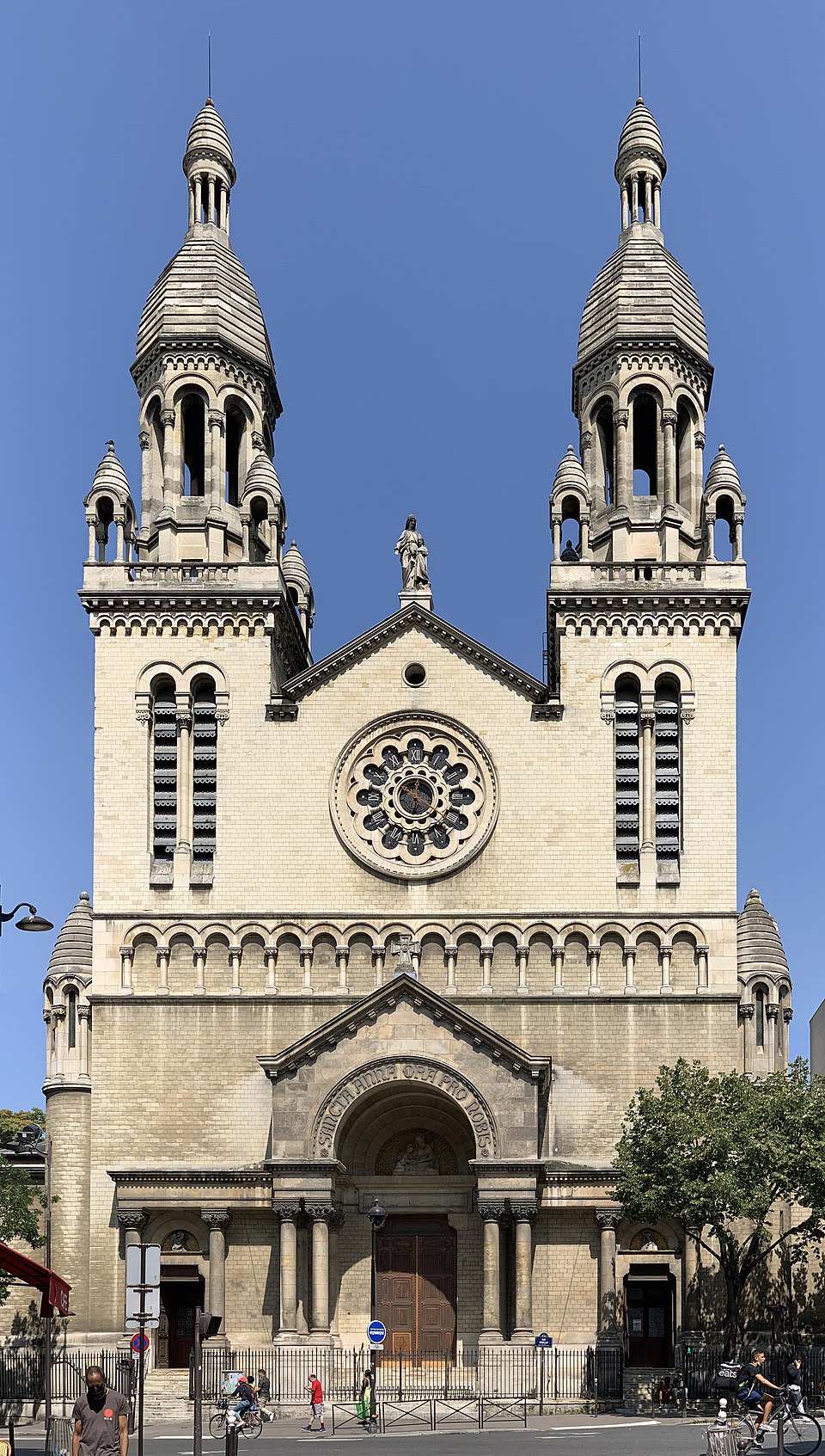 A photograph of Église Sainte-Anne-de-la-Butte-aux-Cailles