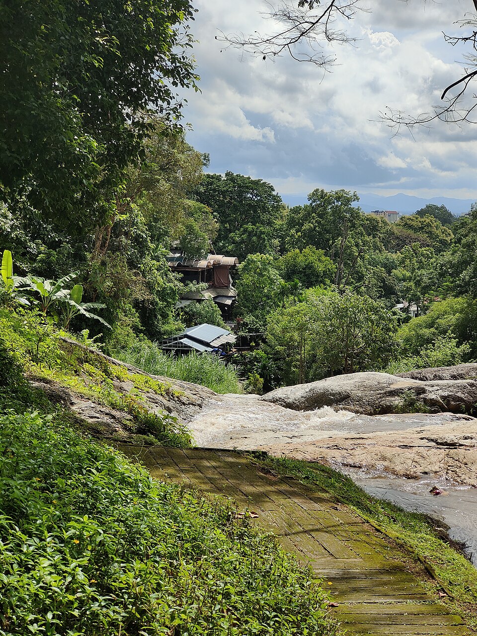A photograph of น้ำตกห้วยแก้ว