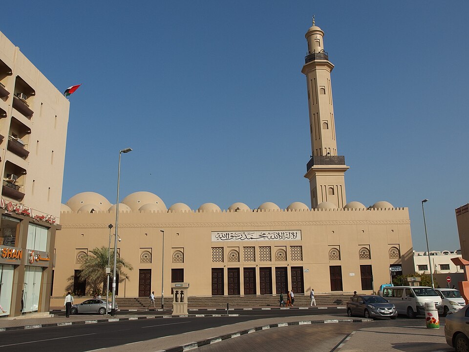 A photograph of Grand Mosque