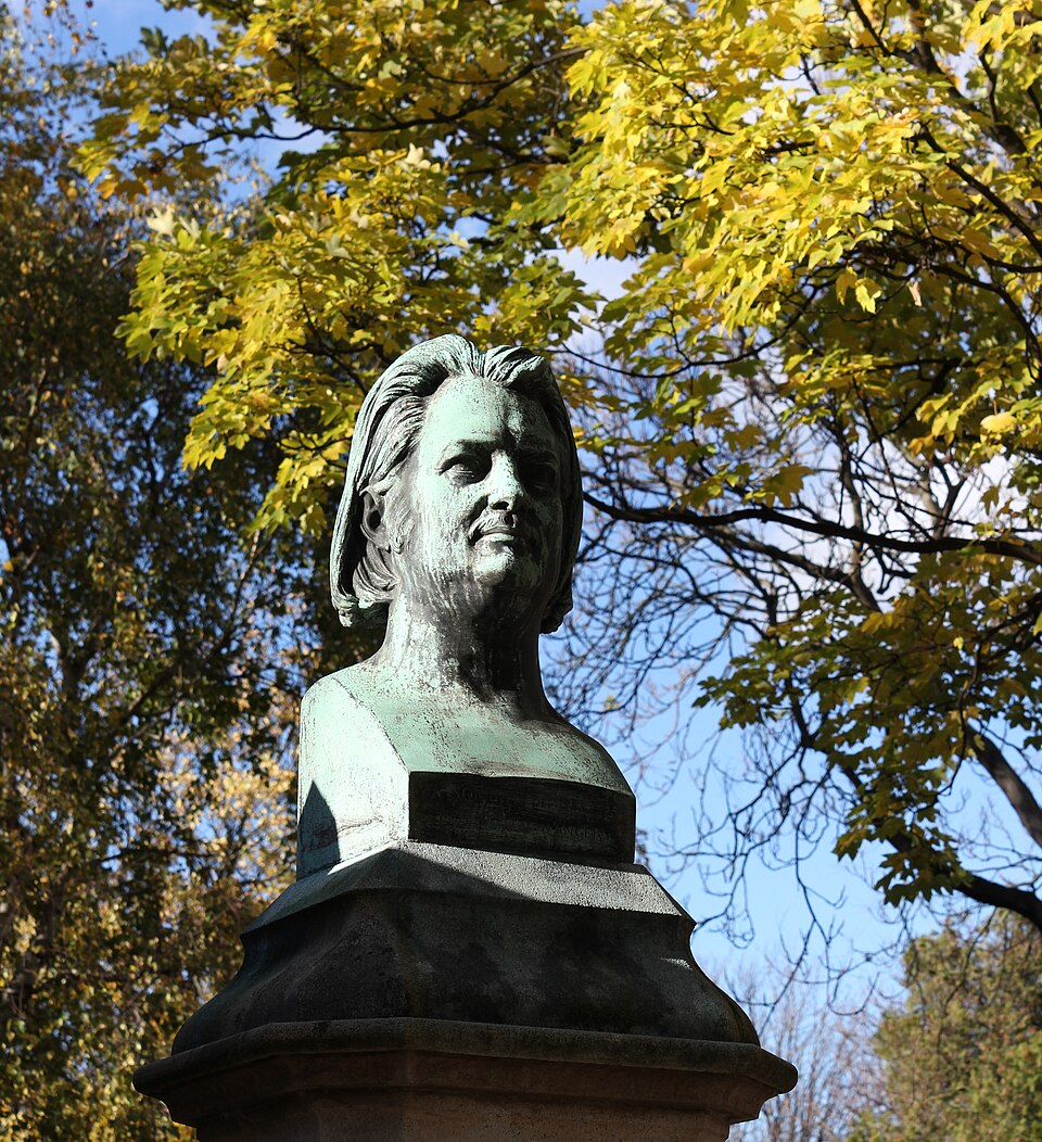 A photograph of Grave of Balzac and Ewelina Hańska