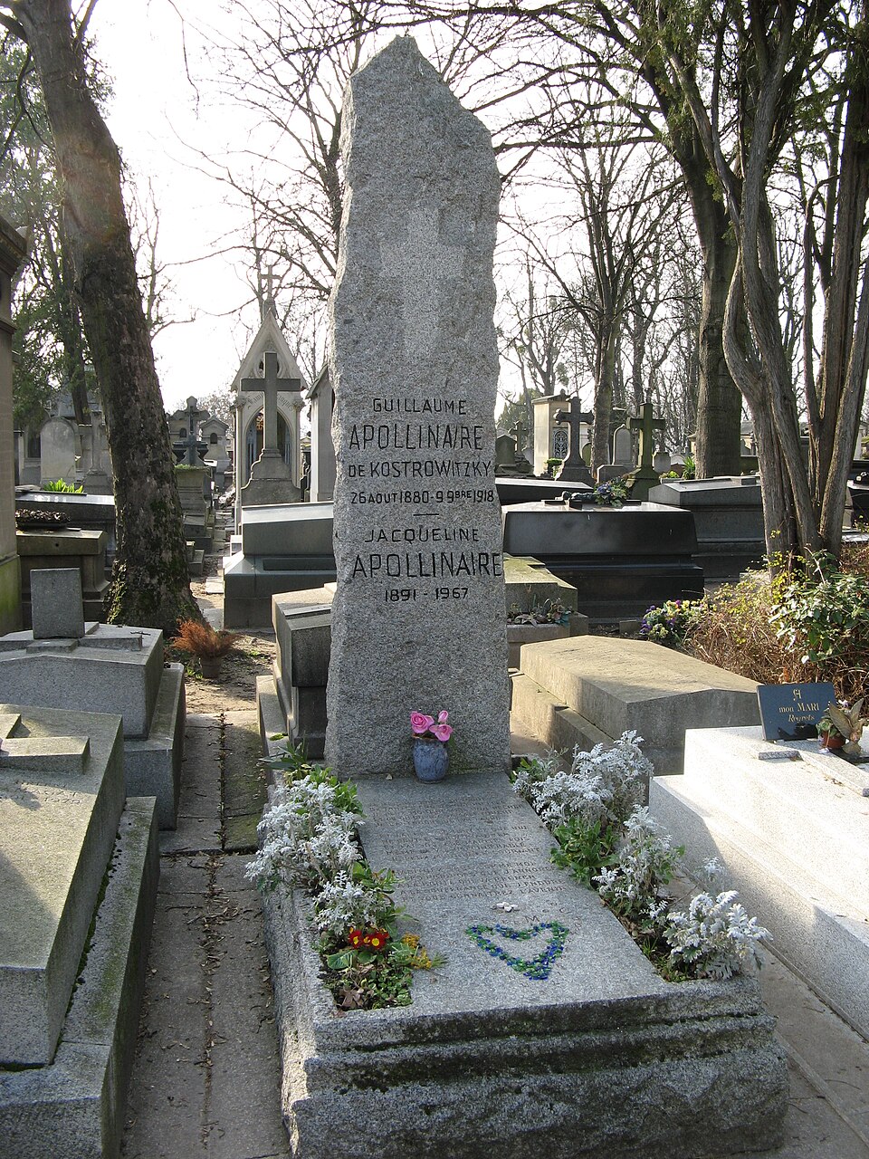 A photograph of Grave of Apollinaire