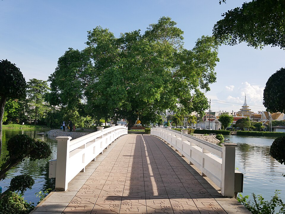 A photograph of Wat Phra Si Mahathat