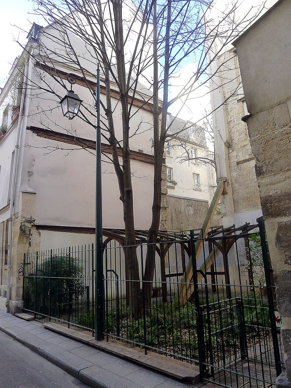 A photograph of jardin de la rue Visconti