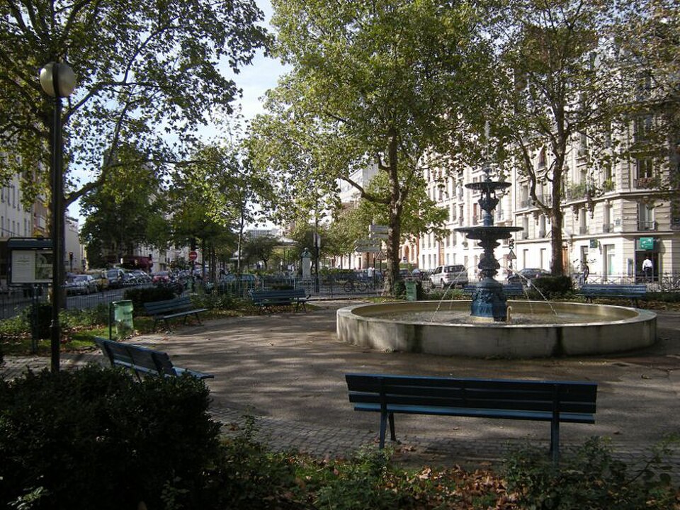 A photograph of square Courteline