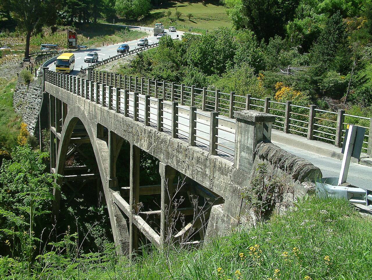 Una fotografia di Edith Cavell Bridge