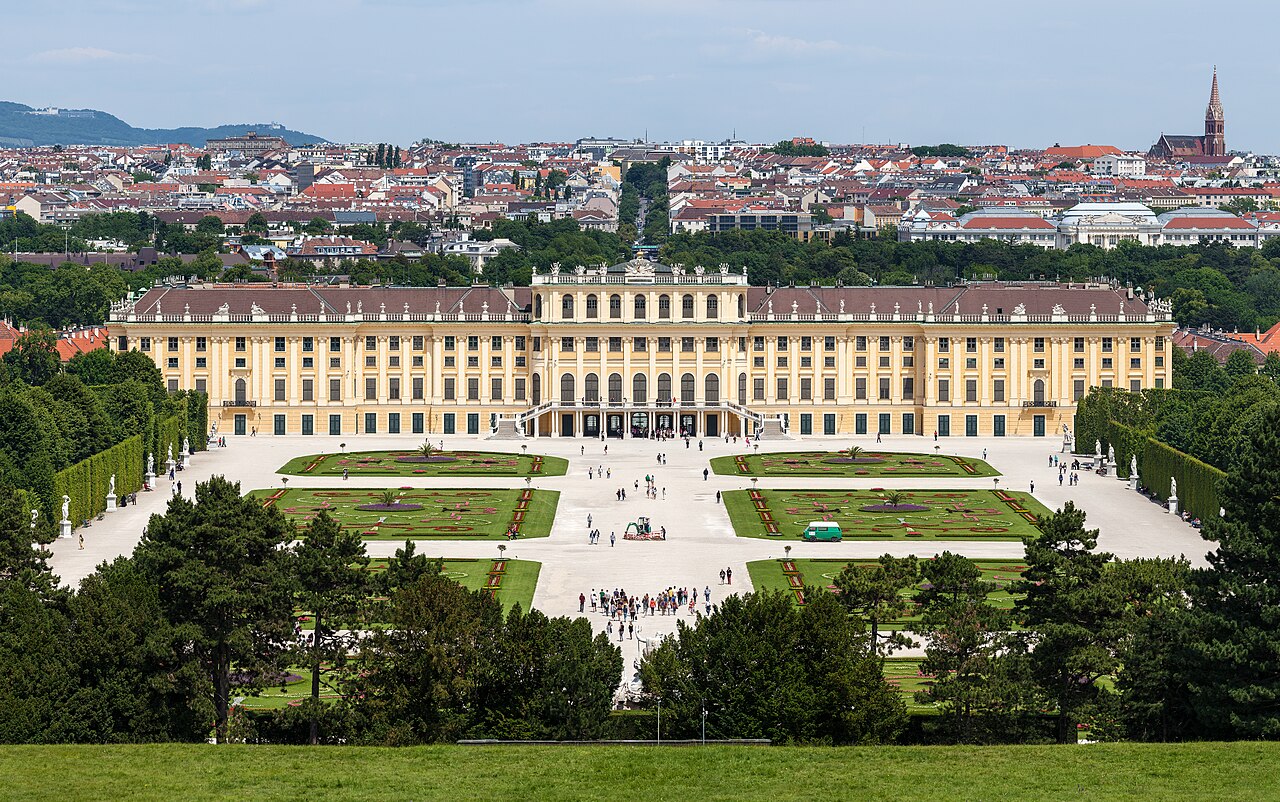 Schönbrunn Sarayı