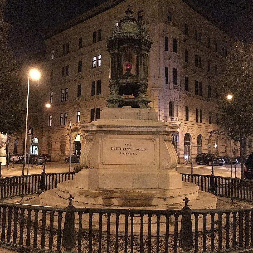 A photograph of Batthyány's sanctuary lamp