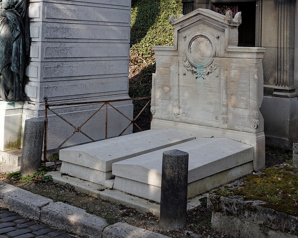 A photograph of Grave of Vallou de Villeneuve