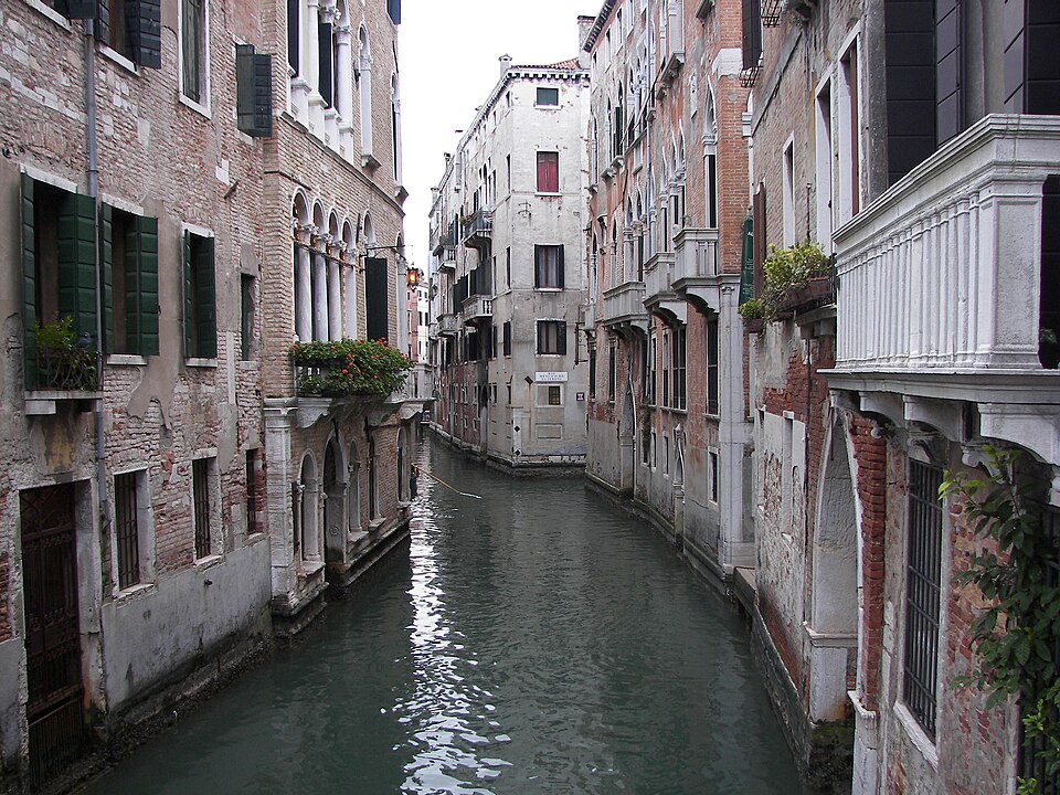 A photograph of Palazzo Contarini del Bovolo