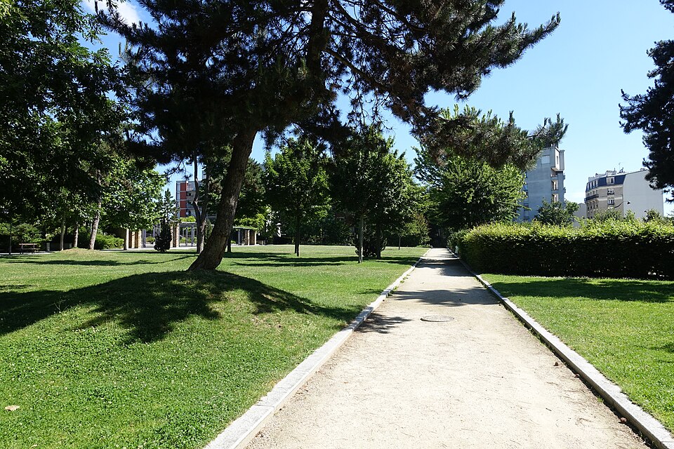 A photograph of square Léon-Frapié
