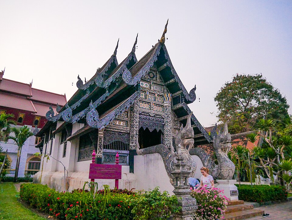 A photograph of Wat Chedi Luang