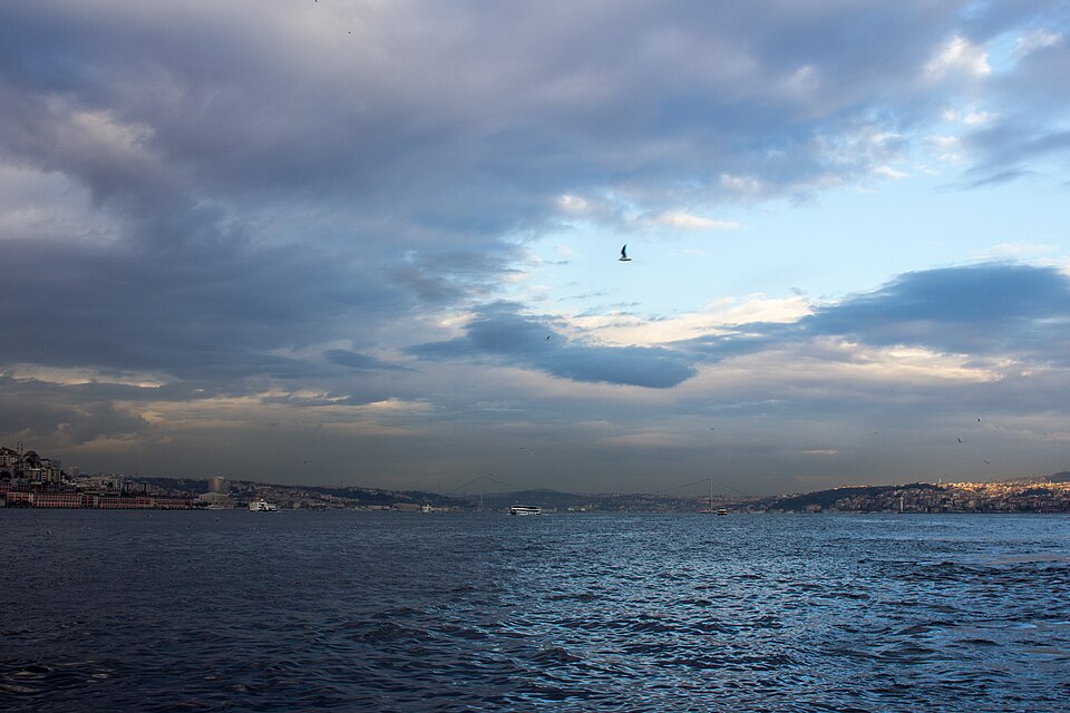 A photograph of Bosphorus cruise from Eminönü