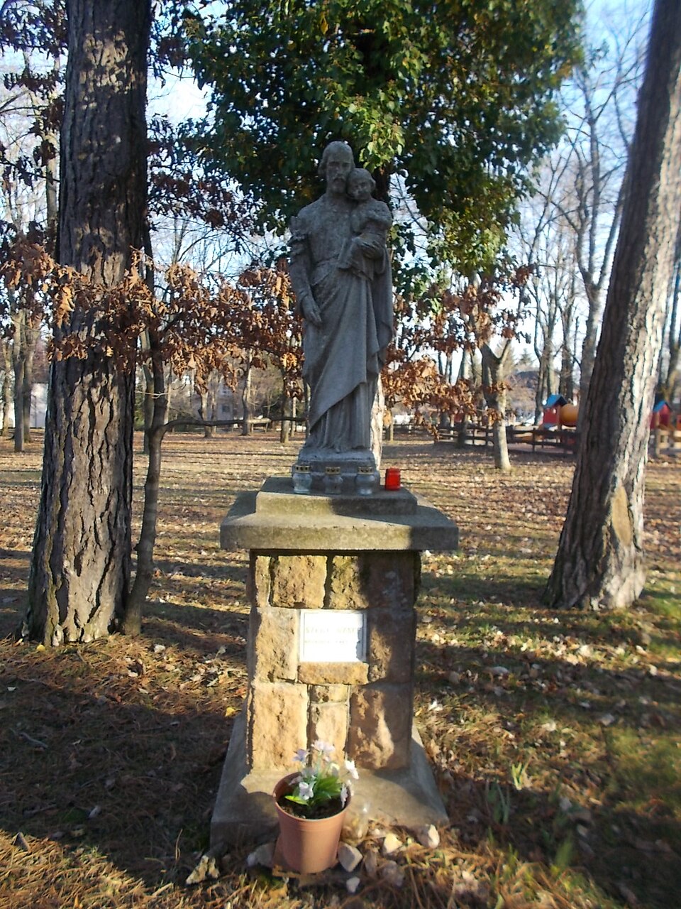 A photograph of Szent Korona Domb
