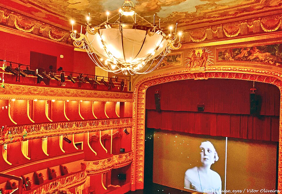 A photograph of Teatro Republica