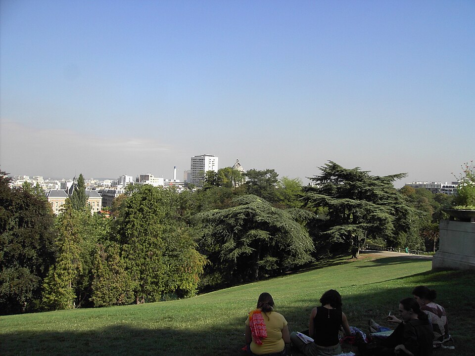 A photograph of parc des Buttes-Chaumont