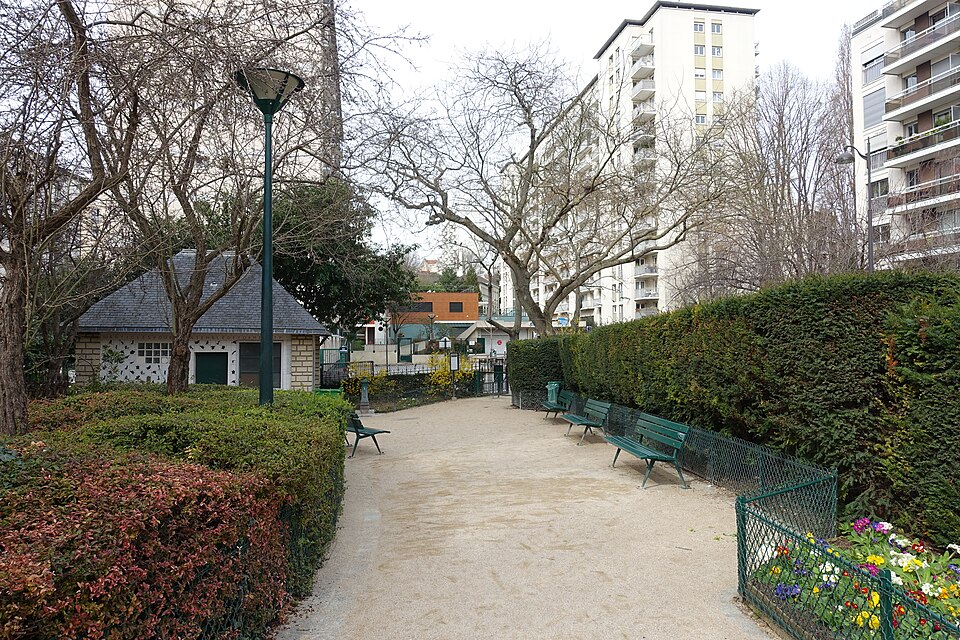 A photograph of square de l'église Notre-Dame-de-la-Croix