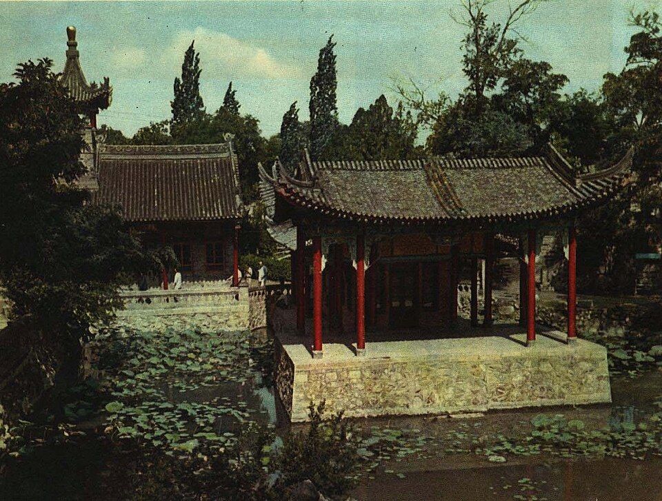 A photograph of Huaqing Chi