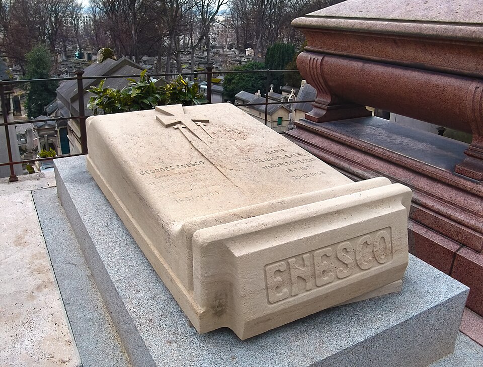 A photograph of Grave of Enesco
