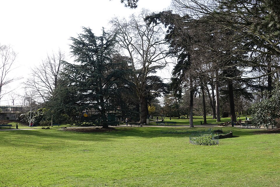 A photograph of jardin des Poètes