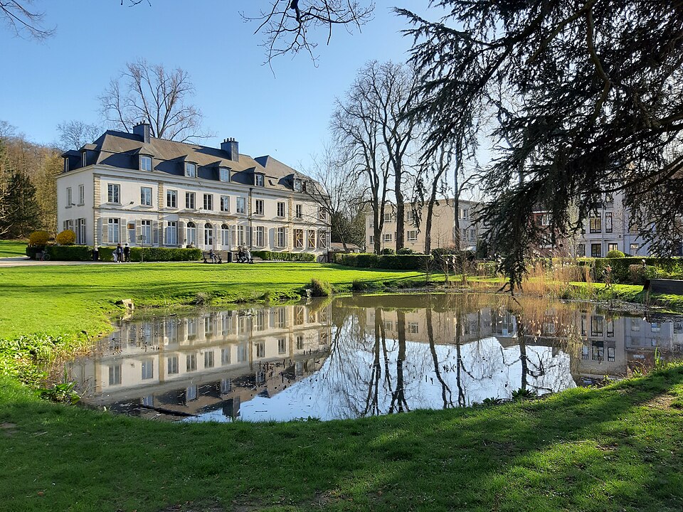 A photograph of Wolvendael Castle