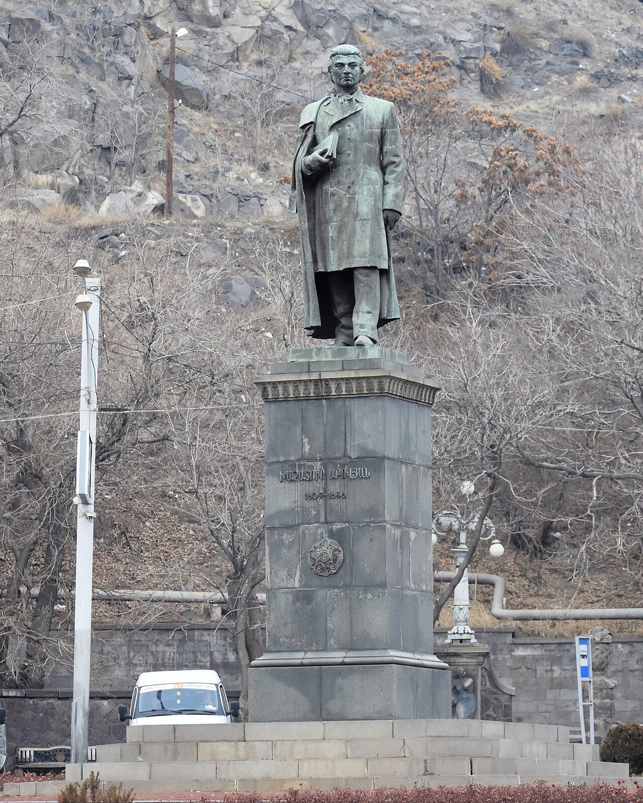Abovian statue fotoğrafı